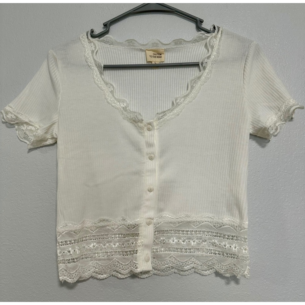 Caution To The Wind White Lace Trim Ribbed Button Up Crop Top Shirt sz L